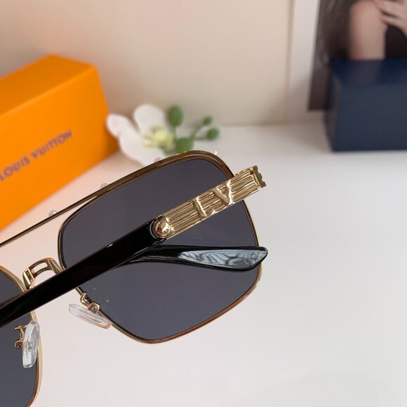 Louis Vuitton Black Wraparound Sunglasses for a Sporty Edge - Picture 7 of 9